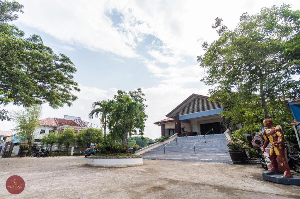 Quezon Premier Hotel - Candelaria Candelaria  Exterior photo