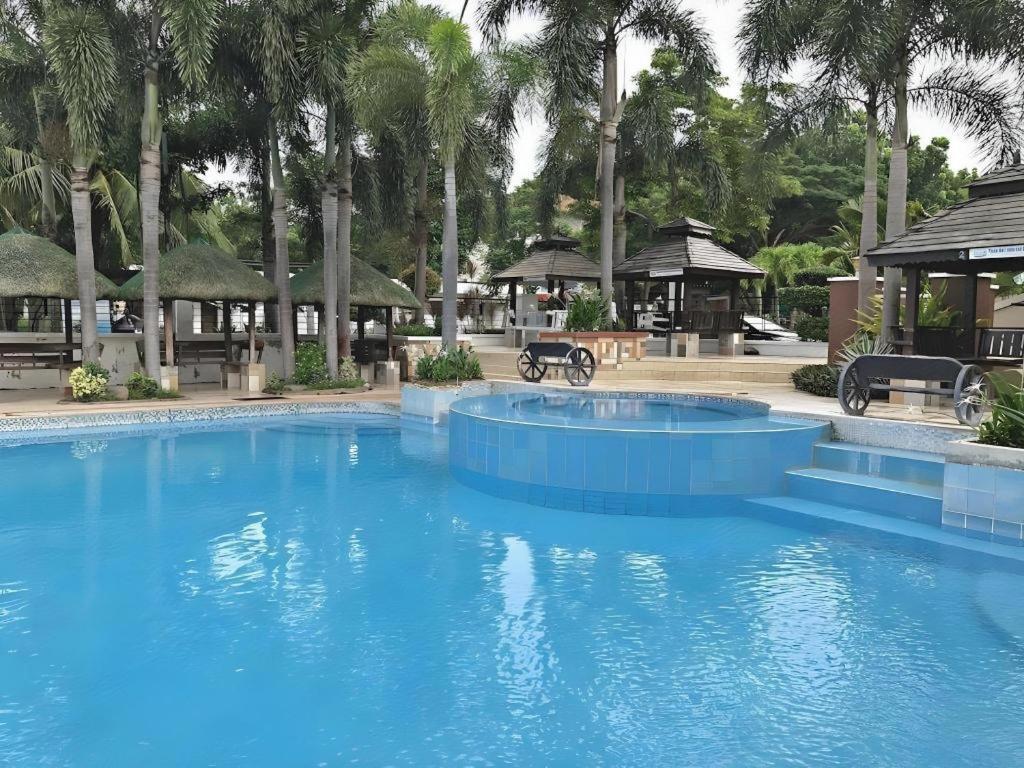 Quezon Premier Hotel - Candelaria Candelaria  Exterior photo