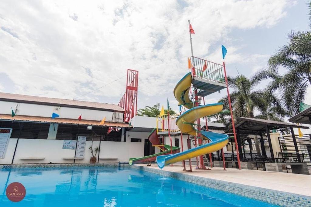 Quezon Premier Hotel - Candelaria Candelaria  Exterior photo