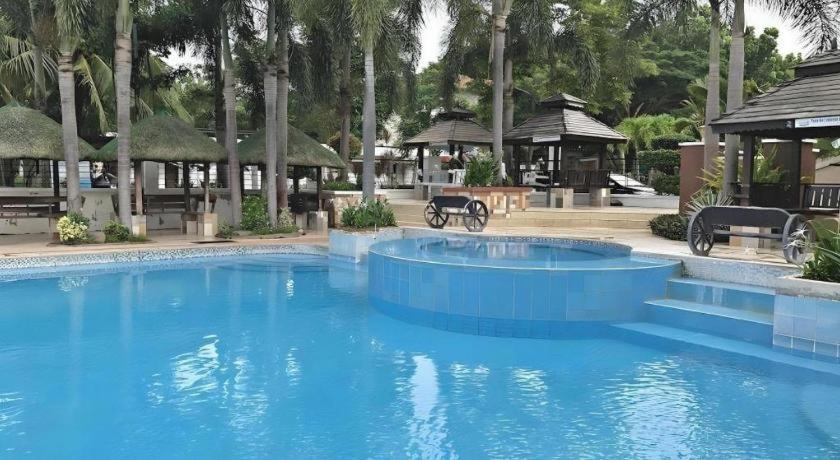 Quezon Premier Hotel - Candelaria Candelaria  Exterior photo